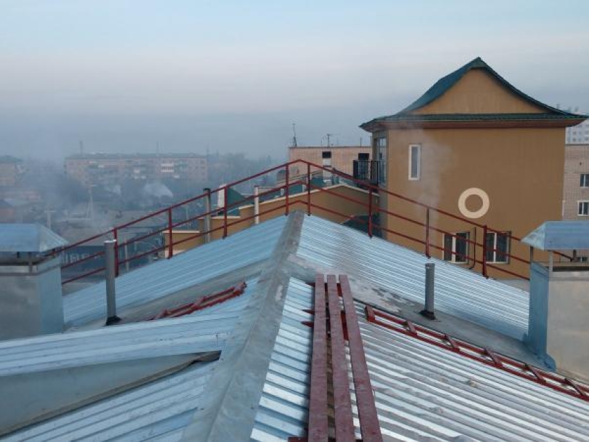 Фонд капремонта: На крышах домов в Чите устанавливают огнеупорные перегородки